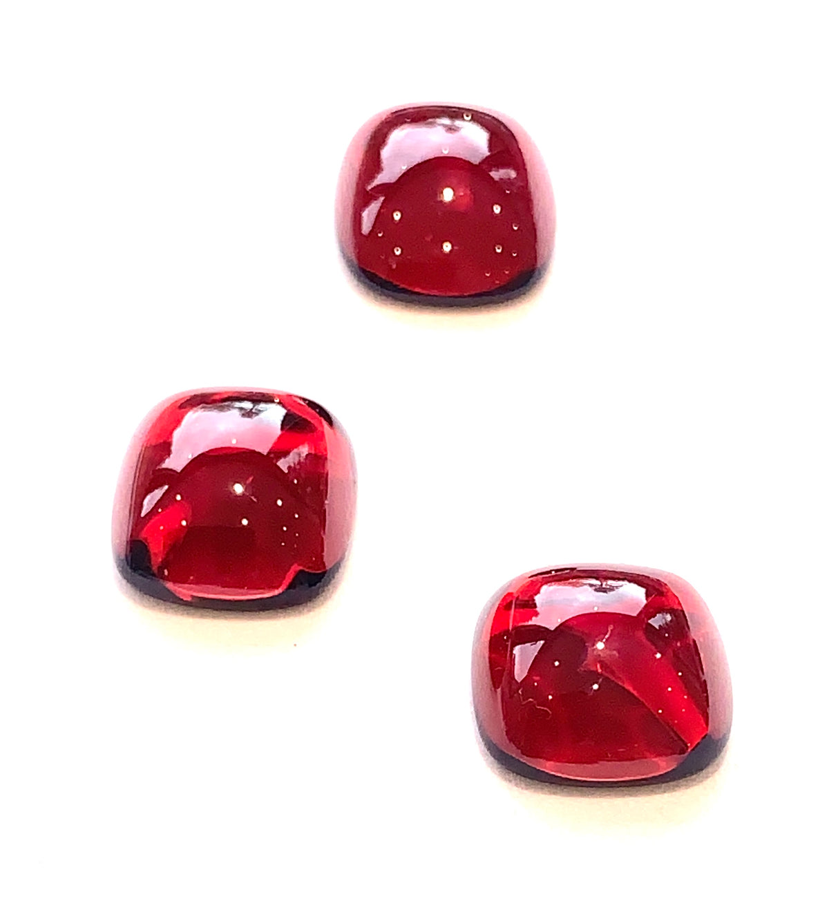 Feine Granat-Cabochon "HB"