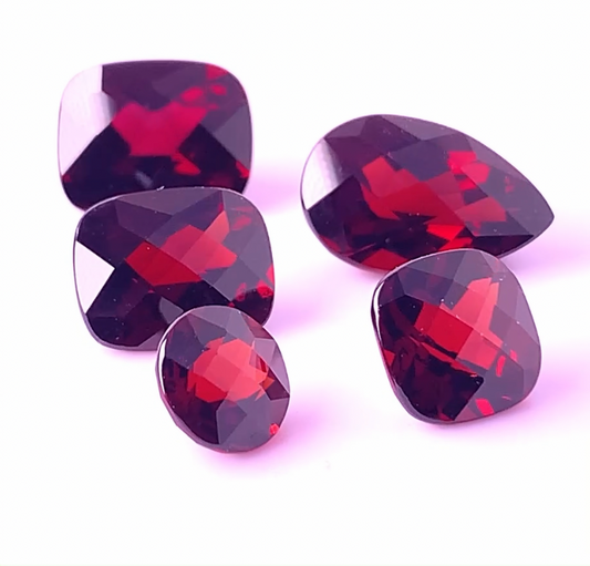 Garnet rosecut, bright red colour, hI quality