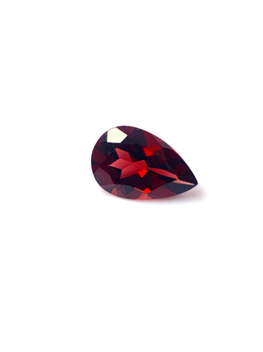 Garnet fac. bright red, hI quality, pearshape