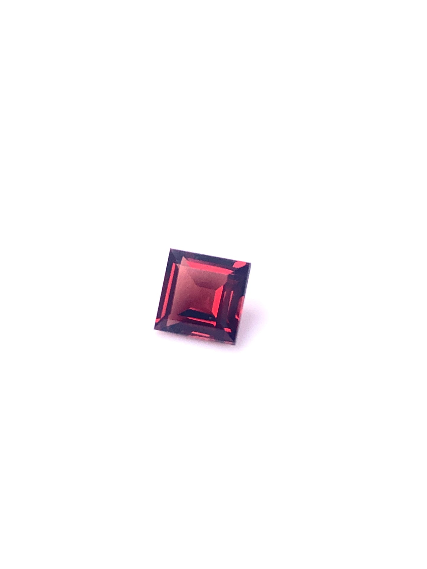 Garnet fac. bright red, hI quality, square