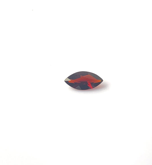 Garnet fac. standard quality mI, marquise shape