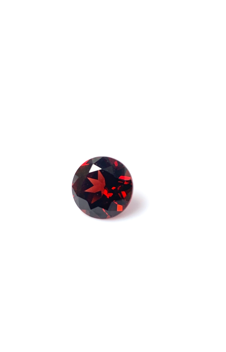 Garnet facetted, bright red color, quality hI, round